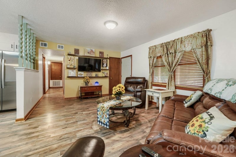 3917 Lake Rd, Charlotte, NC 28269