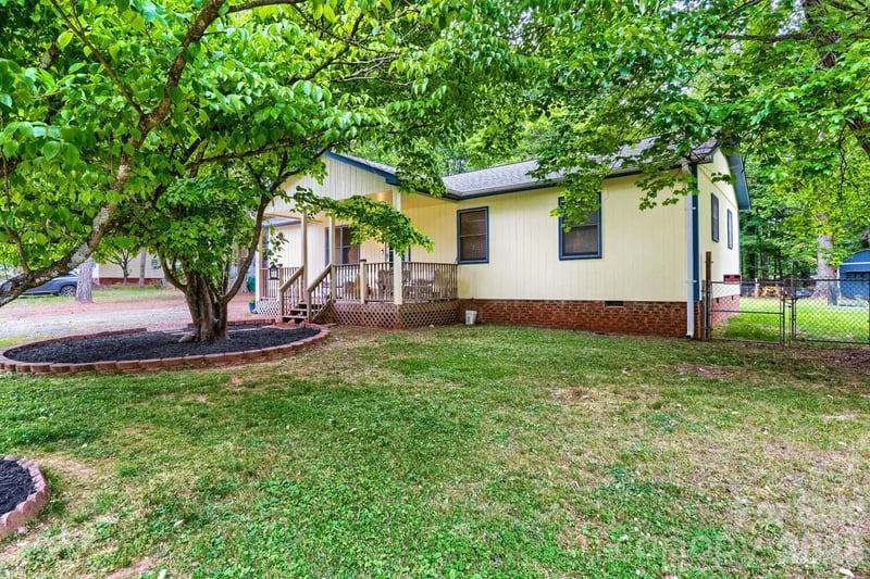 3917 Lake Rd, Charlotte, NC 28269