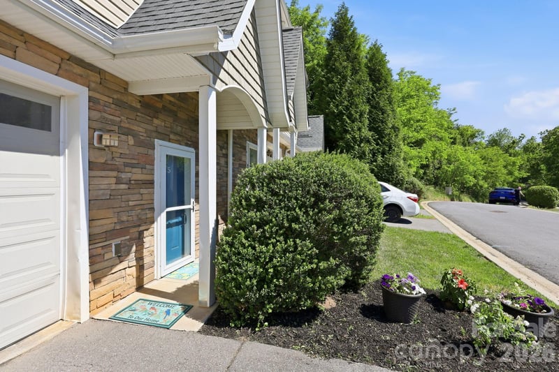 5 Terrace Ct, Asheville, NC 28804