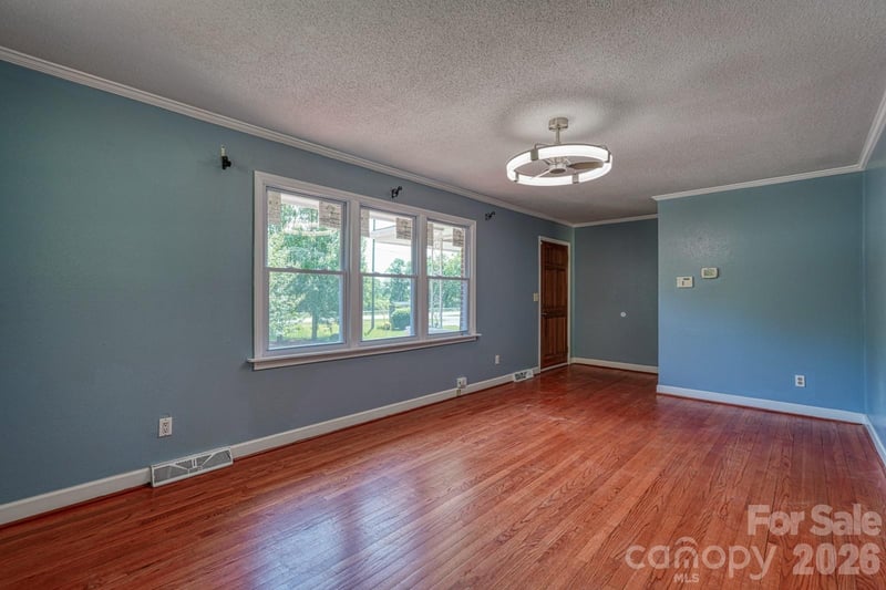 509 Brookside Camp Rd, Hendersonville, NC 28792