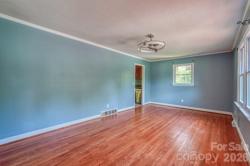 509 Brookside Camp Rd, Hendersonville, NC 28792