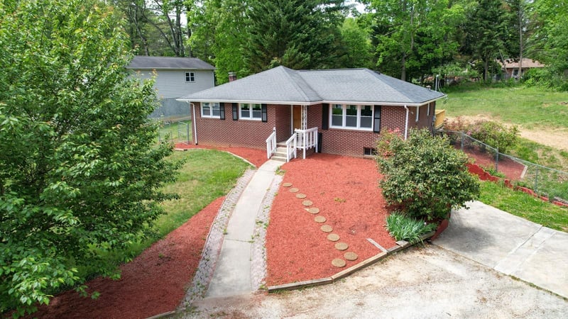 509 Brookside Camp Rd, Hendersonville, NC 28792