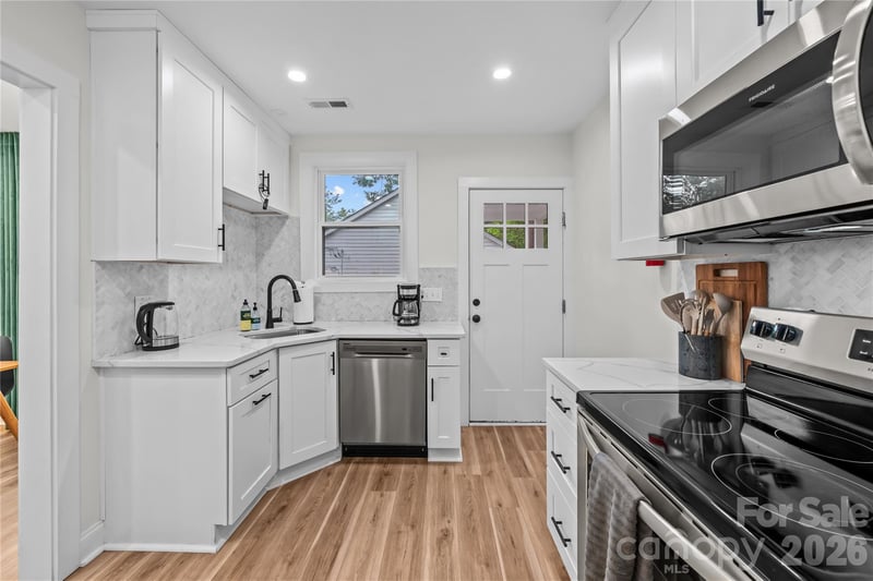 3021 Dogwood Ave, Charlotte, NC 28206