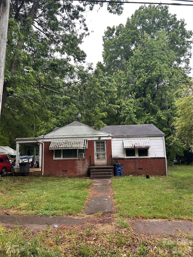 528 Woodlawn Dr, Statesville, NC 28677