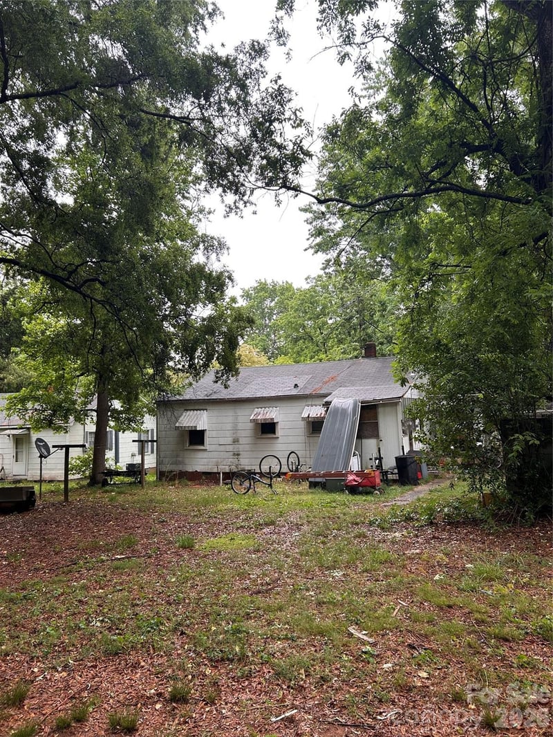 528 Woodlawn Dr, Statesville, NC 28677