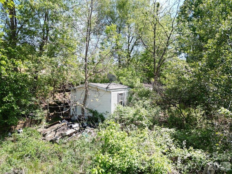 32 Windy Hill Ln, Canton, NC 28716