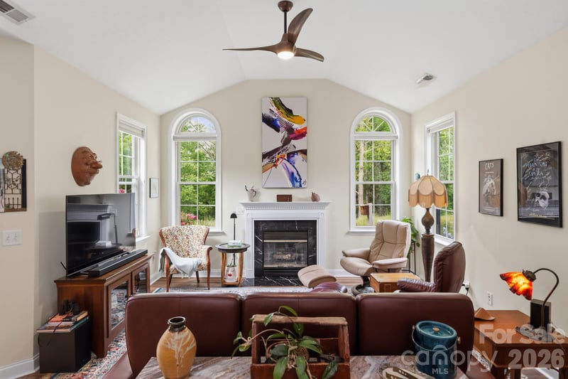 57 Outlook Cir, Swannanoa, NC 28778
