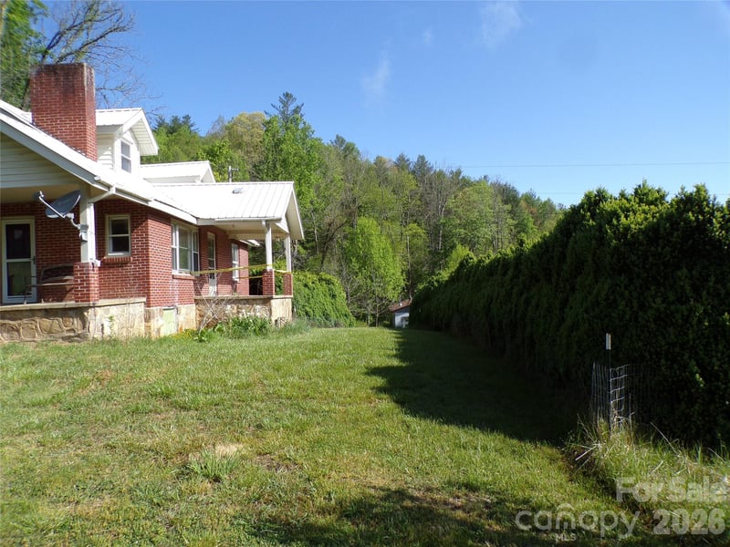 145 Kirks Dr, Hot Springs, NC 28743