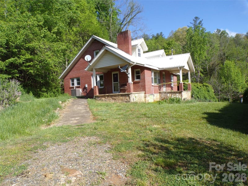 145 Kirks Dr, Hot Springs, NC 28743