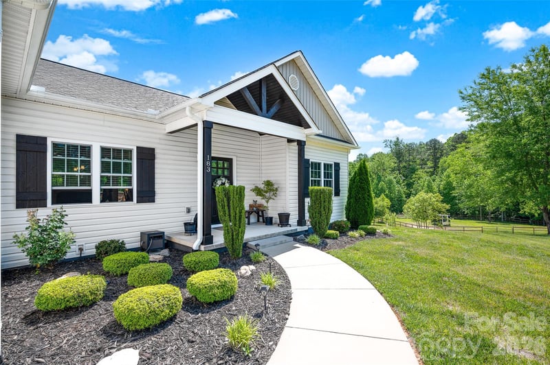 183 Falling Creek Dr, Statesville, NC 28625