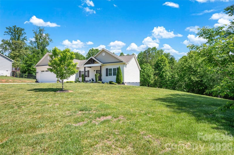 183 Falling Creek Dr, Statesville, NC 28625