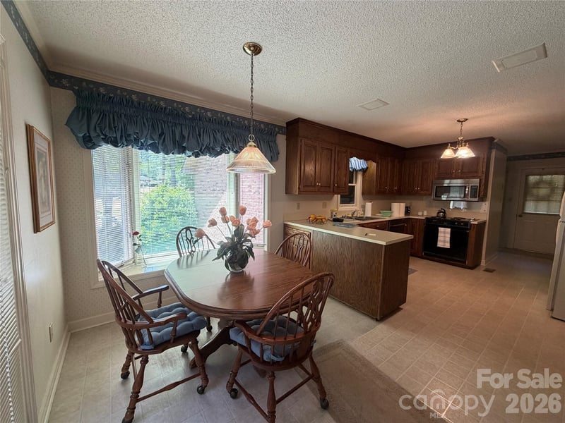 605 Queens Rd, Cherryville, NC 28021