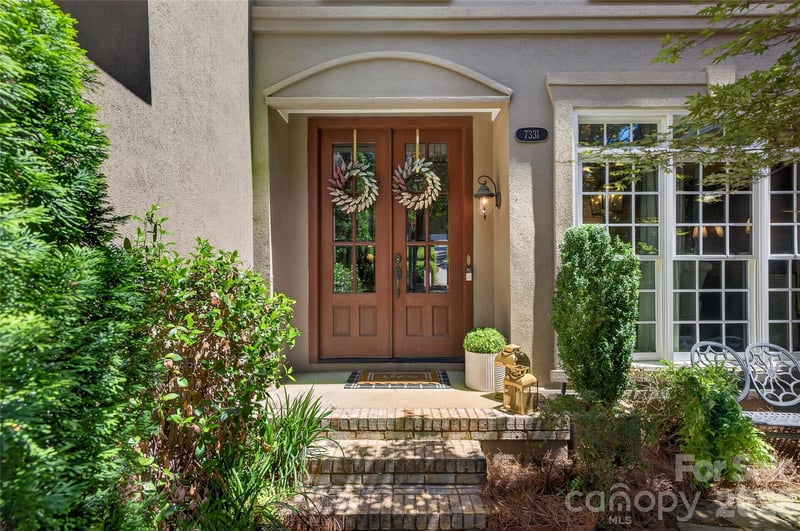 7331 Versailles Ln, Charlotte, NC 28277