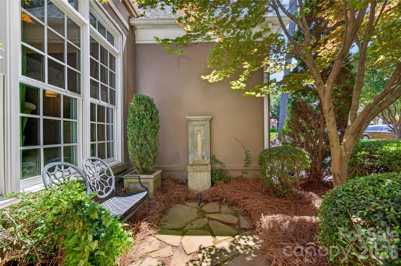 7331 Versailles Ln, Charlotte, NC 28277
