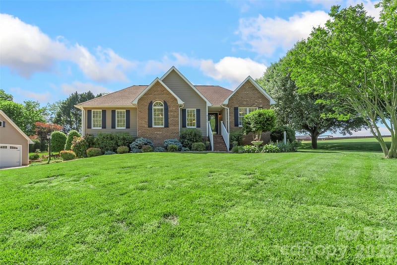 4129 Black Oak Rd, Hickory, NC 28602