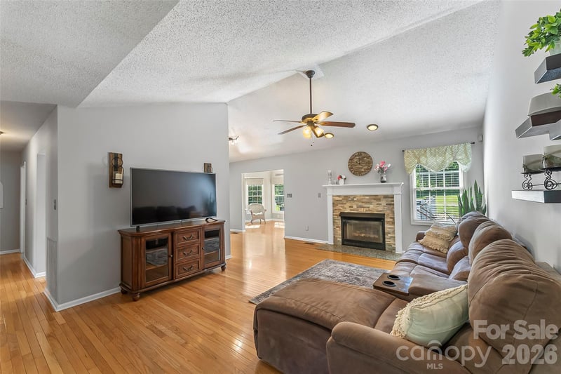 4129 Black Oak Rd, Hickory, NC 28602