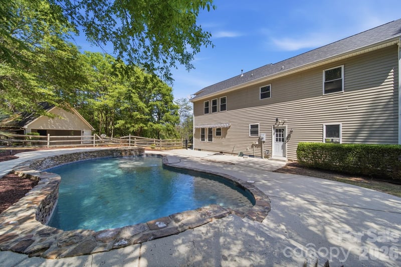 934 Clover Park Dr, Clover, SC 29710