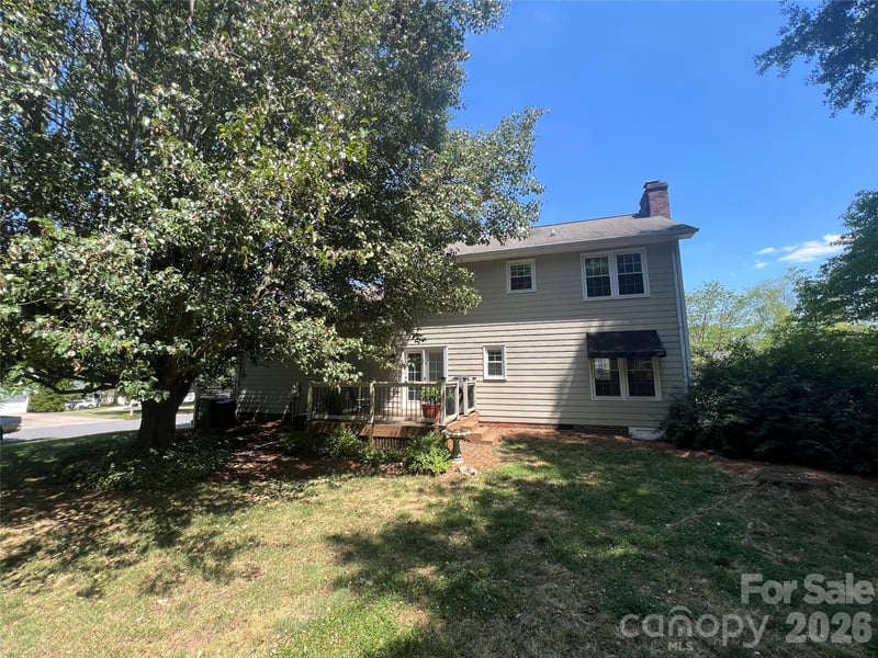 837 Deerfield Dr, Mount Holly, NC 28120