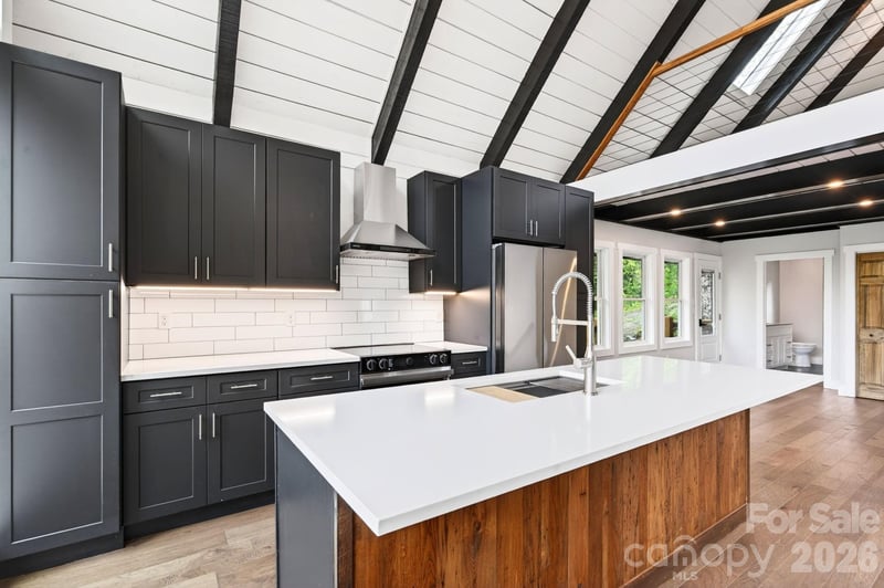 93 Horse Ring Dr, Burnsville, NC 28714