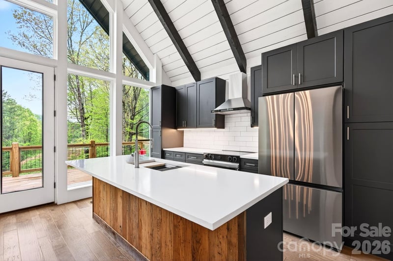 93 Horse Ring Dr, Burnsville, NC 28714