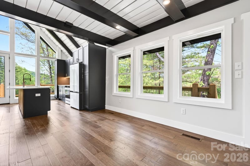 93 Horse Ring Dr, Burnsville, NC 28714