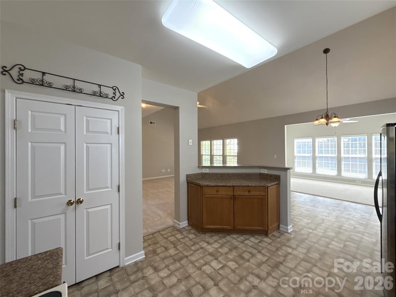 2140 Pineapple Ct, Matthews, NC 28105