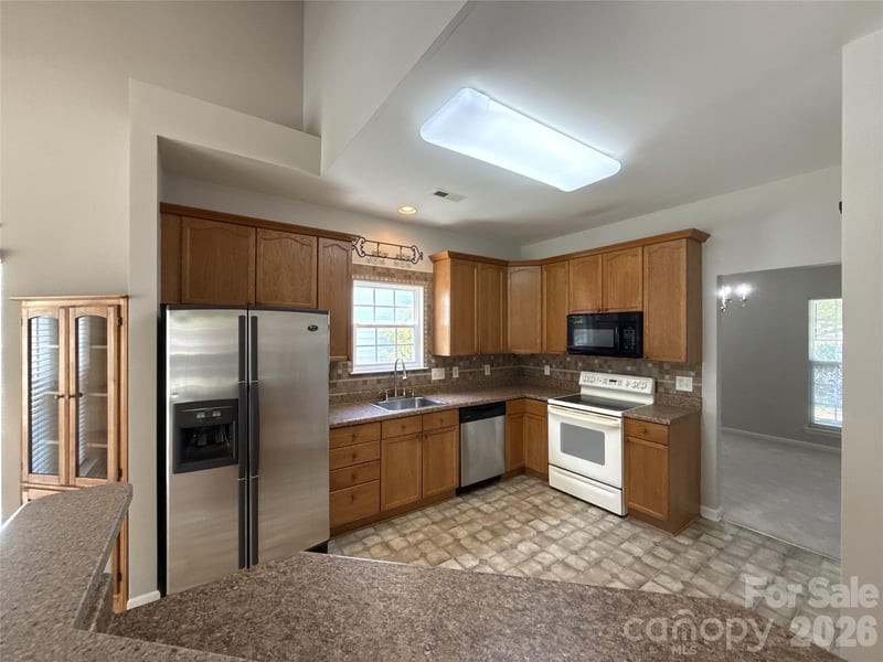 2140 Pineapple Ct, Matthews, NC 28105