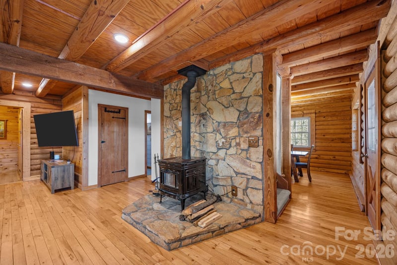 40 Chambers Dr, Weaverville, NC 28787