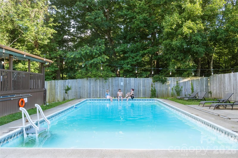 208 Altamahaw Ave, Black Mountain, NC 28711