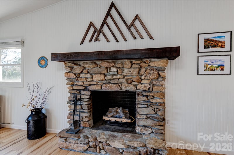 208 Altamahaw Ave, Black Mountain, NC 28711