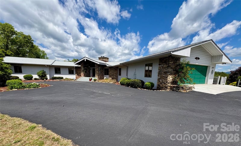 377 Upper Grassy Branch Rd, Asheville, NC 28805