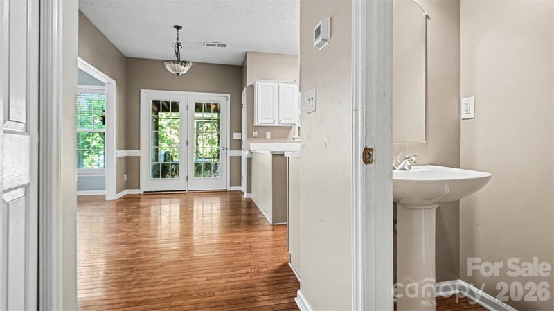 1515 Klompen Rd, Kernersville, NC 27284