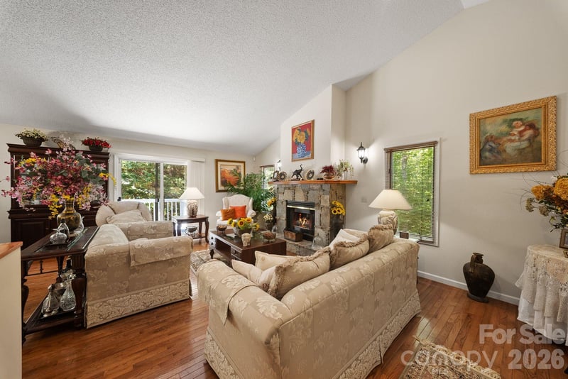 16 Zachary Ridge Rd, Asheville, NC 28804