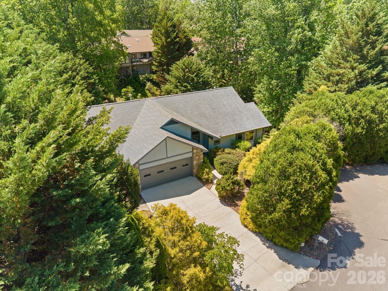 16 Zachary Ridge Rd, Asheville, NC 28804