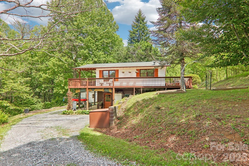 34 Lindsey Hill Ln, Zirconia, NC 28790