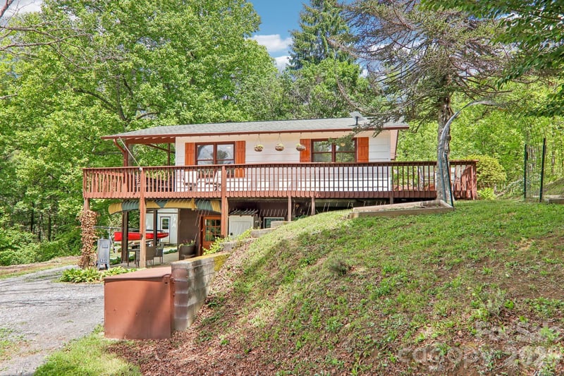 34 Lindsey Hill Ln, Zirconia, NC 28790