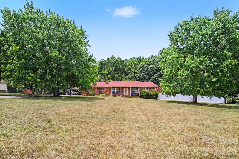 888 Sunbeam Dr, Lincolnton, NC 28092