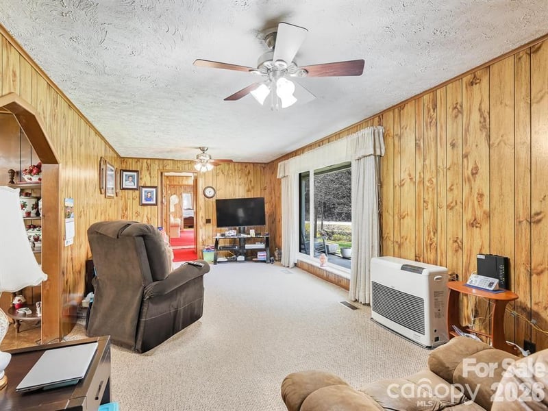 7530 Nc 208 Hw, Marshall, NC 28753