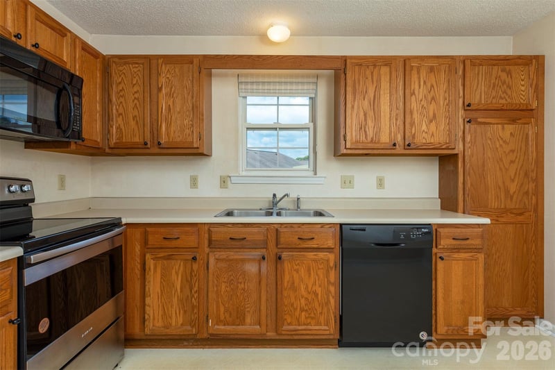 4805 Breakers Ln, Asheville, NC 28806