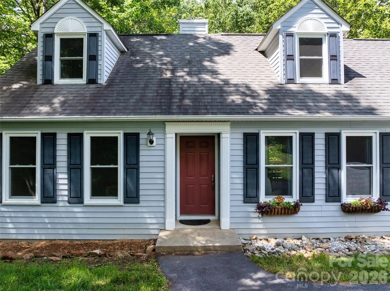 18 Tarragon Pl, Flat Rock, NC 28731