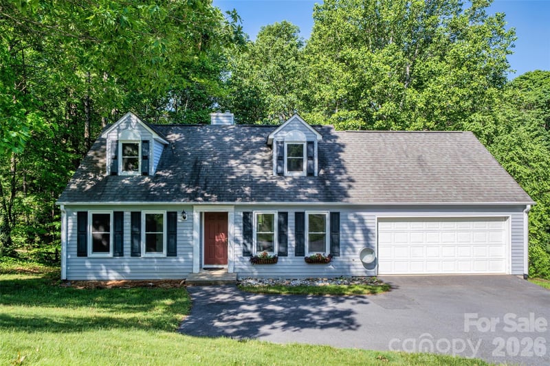 18 Tarragon Pl, Flat Rock, NC 28731