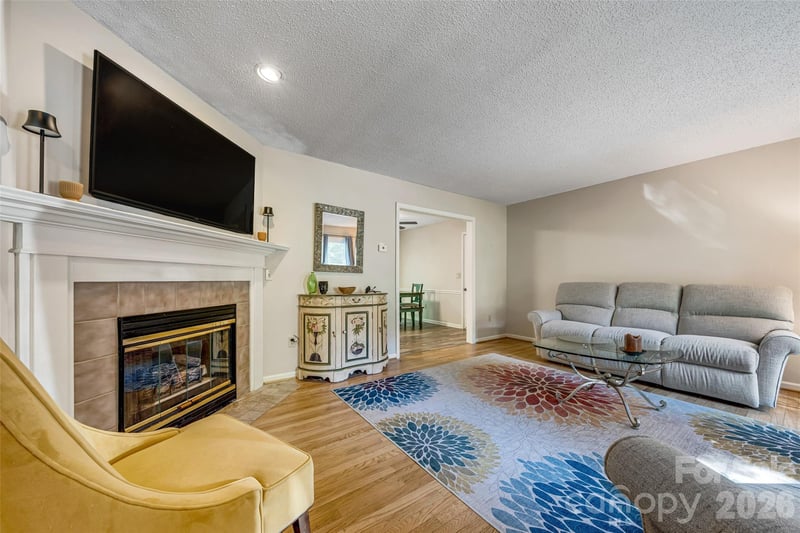 18 Tarragon Pl, Flat Rock, NC 28731