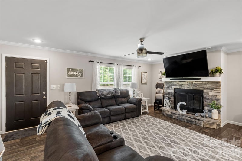 412 Mullinax Cir, Blacksburg, SC 29702
