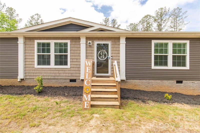 412 Mullinax Cir, Blacksburg, SC 29702
