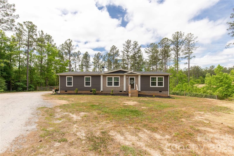 412 Mullinax Cir, Blacksburg, SC 29702