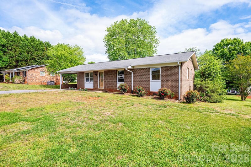3886 Clay St, Claremont, NC 28610