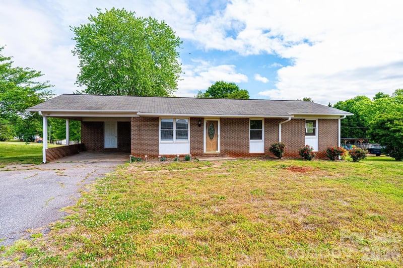 3886 Clay St, Claremont, NC 28610