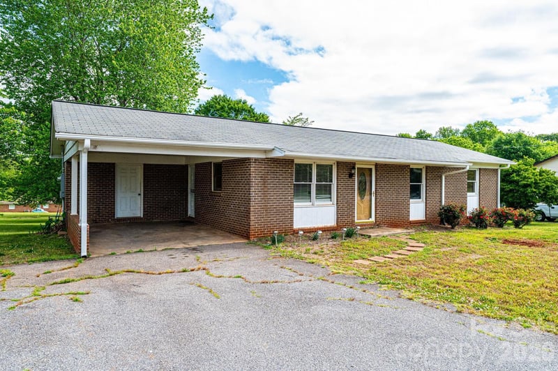 3886 Clay St, Claremont, NC 28610