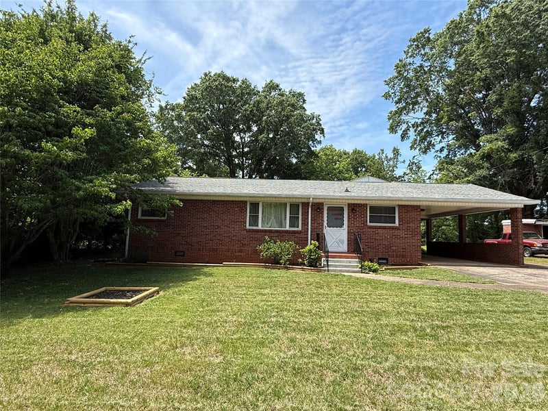 2012 Deal Ave, Newton, NC 28658