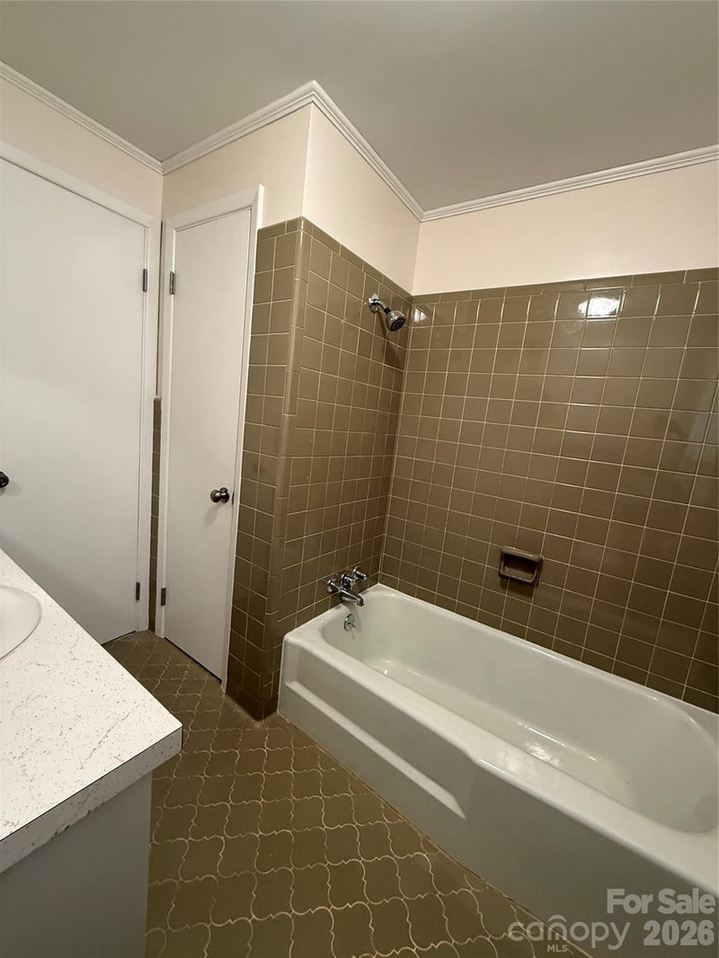 2012 Deal Ave, Newton, NC 28658